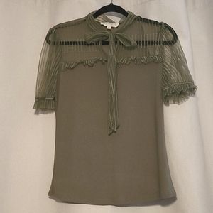 Cute Sheer Detail Top 💚
